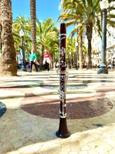 Clarinete Buffet en el paseo marítimo de Alicante